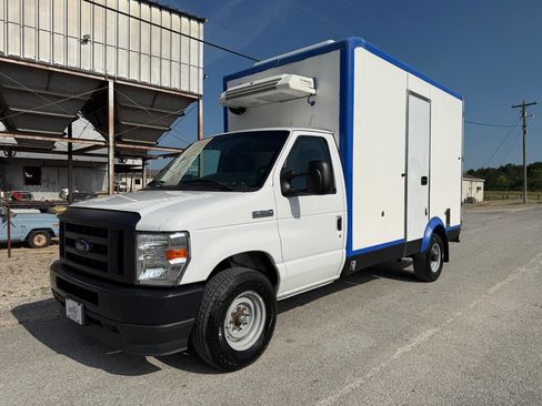 Used 2023 Ford E-350 and Econoline 350 Super Duty w/ Power Windows & Locks Group RWD image 1