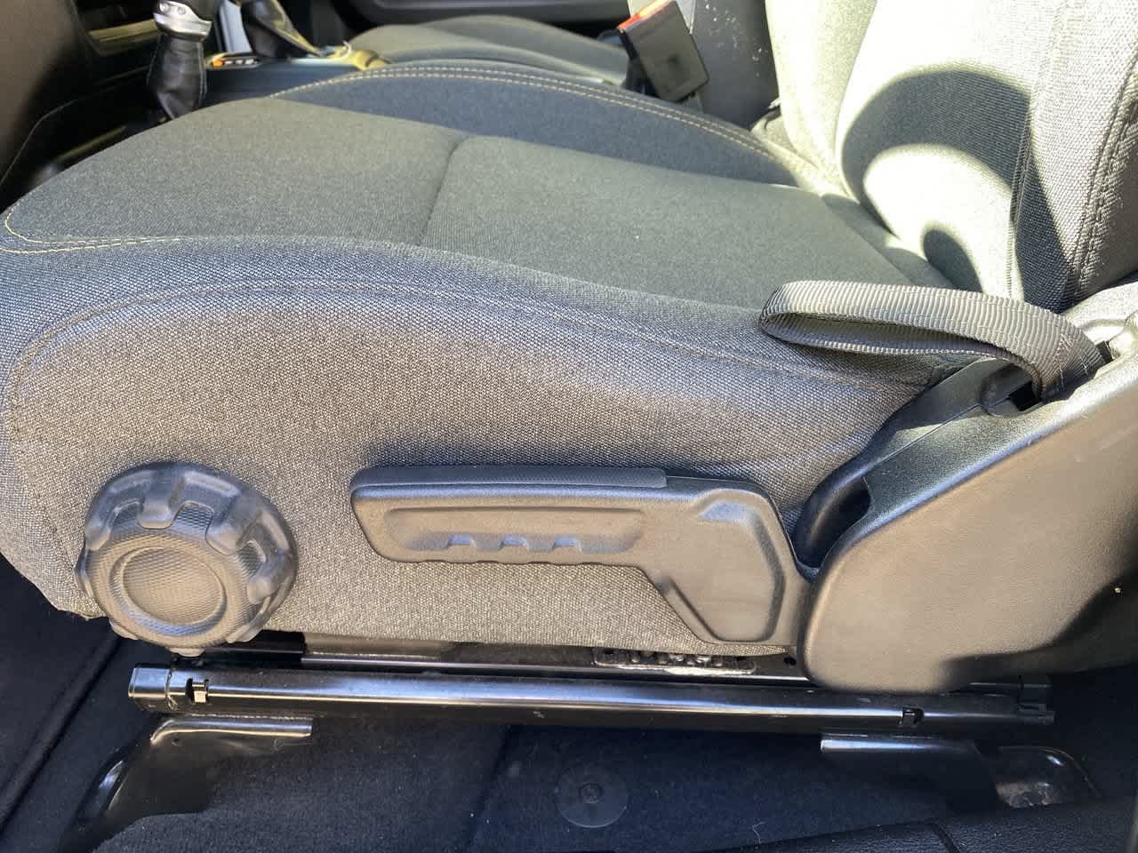 Used 2025 Jeep Wrangler Unlimited Sahara AWD/4WD image 14