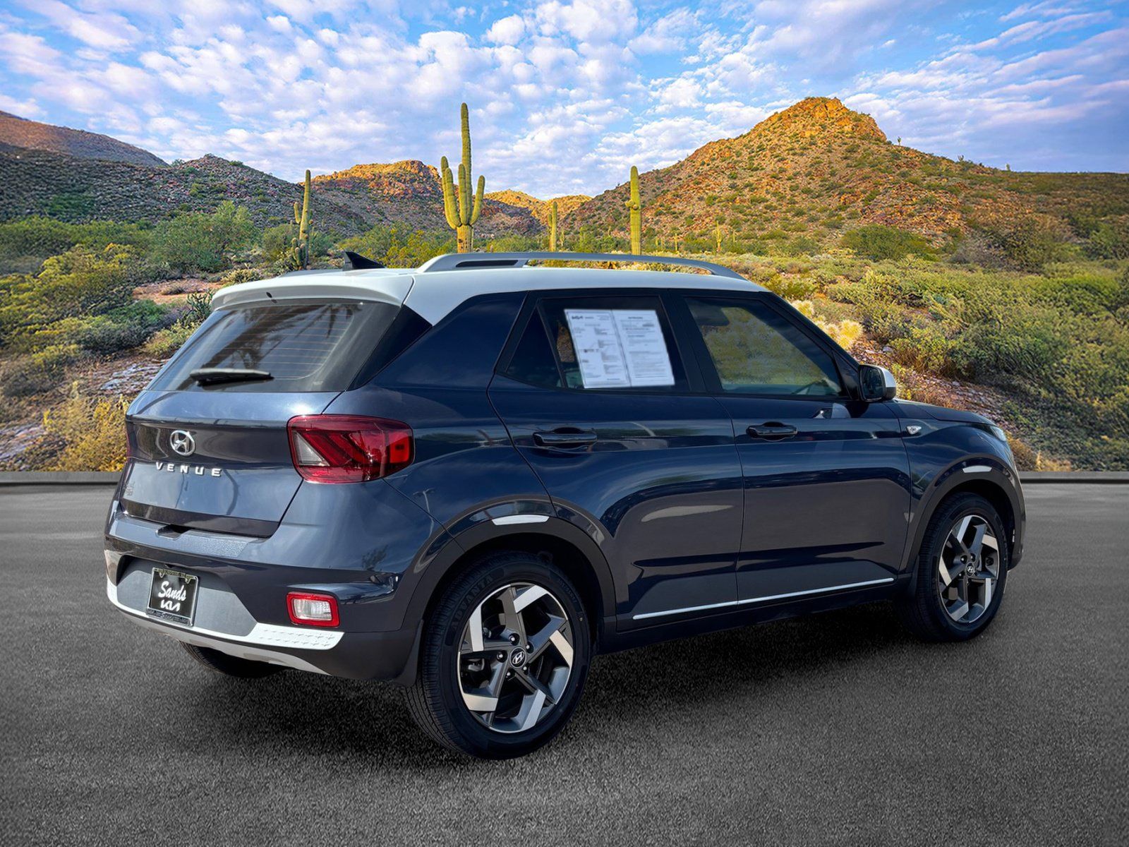 Used 2021 Hyundai Venue FWD image 4