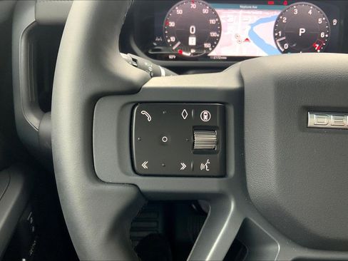 Used 2025 Land Rover Defender 110 X-Dynamic SE image 23