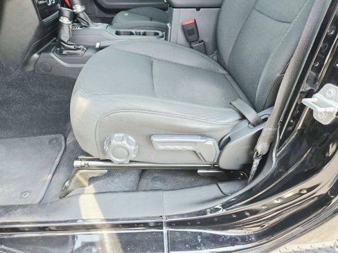 Used 2020 Jeep Wrangler Unlimited Sahara AWD/4WD image 41