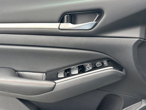 New 2025 Nissan Altima 2.5 SR image 11