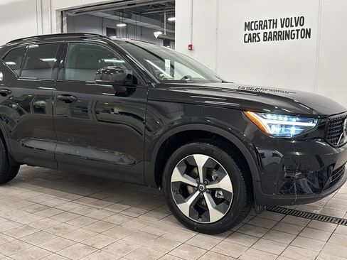 Used 2026 Volvo XC40 B5 Plus w/ Protection Package Premier image 3