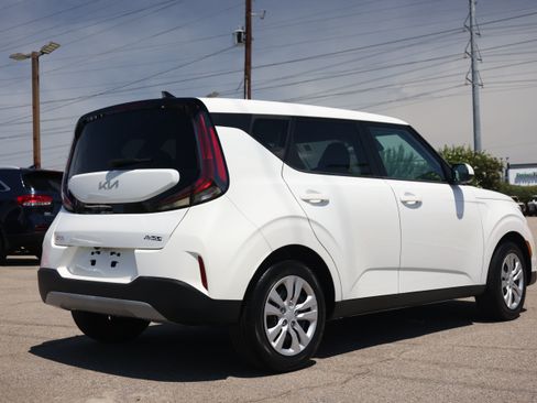 Used 2024 Kia Soul LX FWD image 5