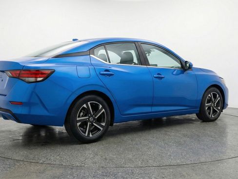 Used 2025 Nissan Sentra SV image 9