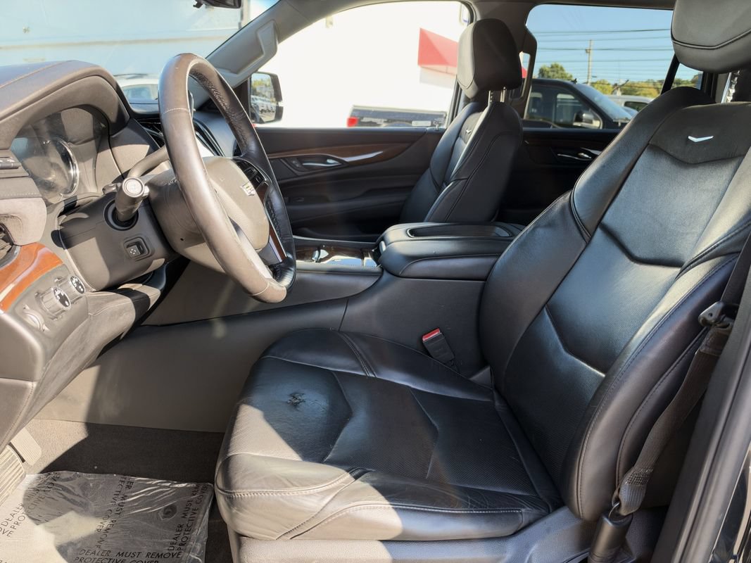 Used 2019 Cadillac Escalade Luxury AWD/4WD image 12