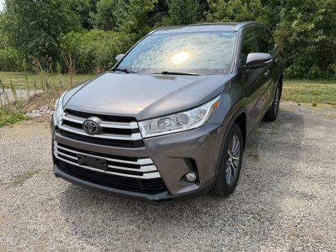 Used 2018 Toyota Highlander XLE AWD/4WD image 5