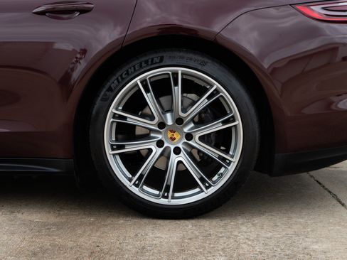 Used 2018 Porsche Panamera 4 AWD/4WD image 41