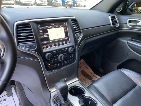 Used 2018 Jeep Grand Cherokee Limited AWD/4WD image 23