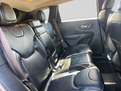 Used 2017 Jeep Cherokee Limited AWD/4WD image 14