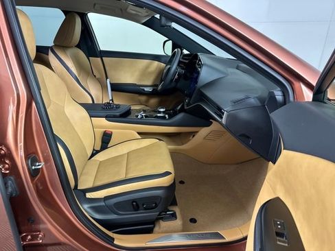 Used 2025 Lexus RZ 450e image 27