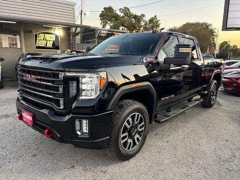 Used 2022 GMC Sierra 2500 AT4 image 2