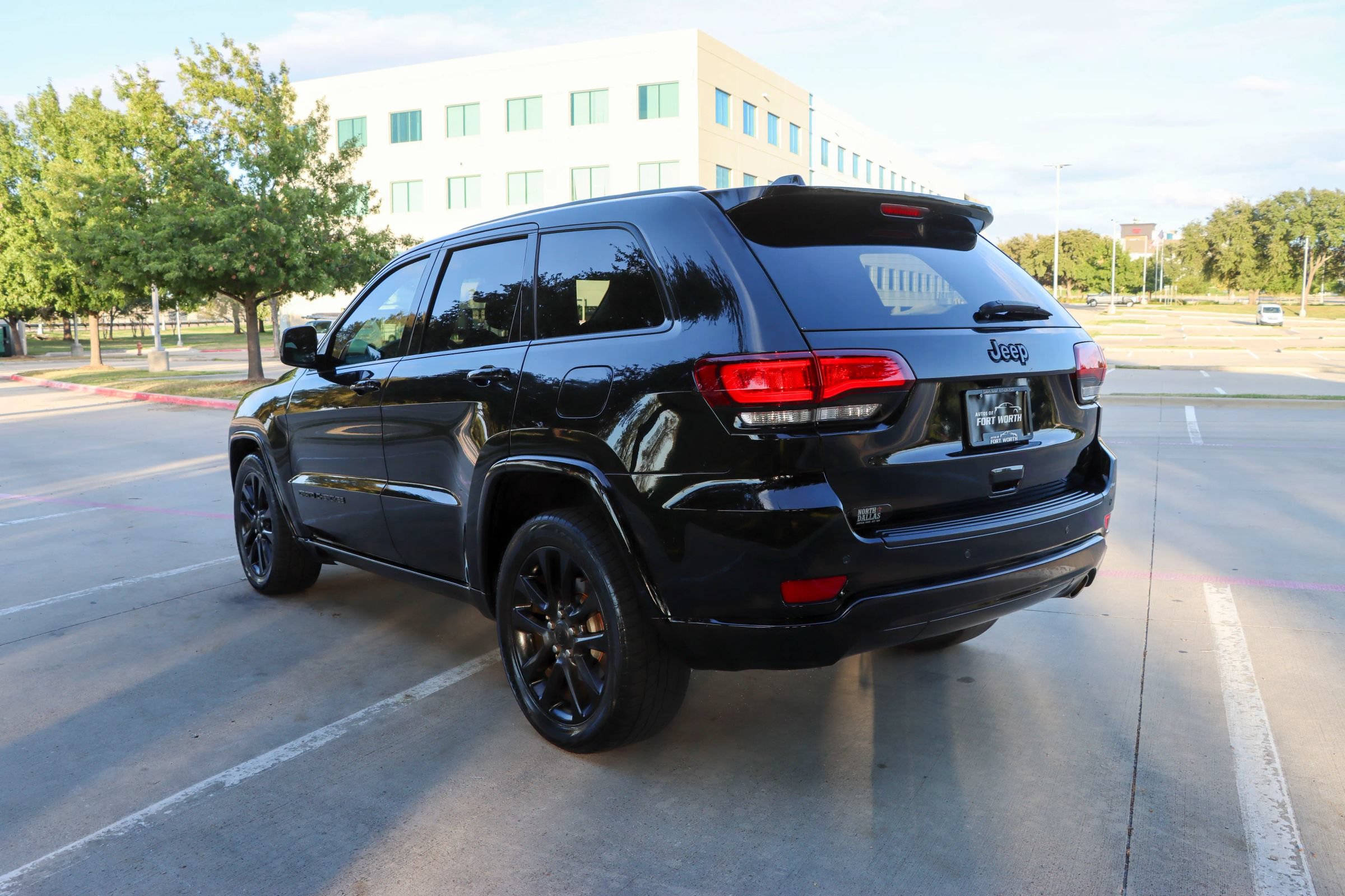 Used 2021 Jeep Grand Cherokee Laredo X RWD image 5