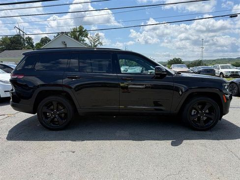 Used 2023 Jeep Grand Cherokee L Laredo AWD/4WD image 6