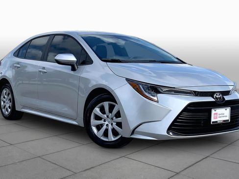 Used 2026 Toyota Corolla LE FWD image 3