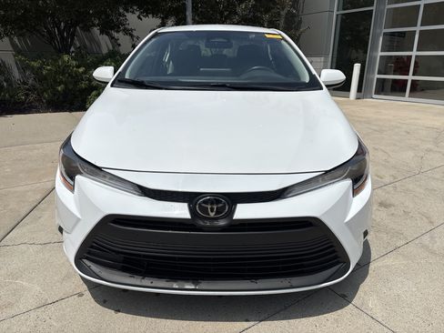 Used 2025 Toyota Corolla LE FWD image 5