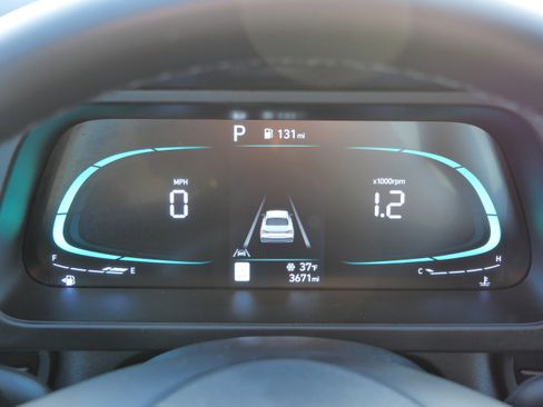 Certified 2025 Hyundai Elantra Sport image 22