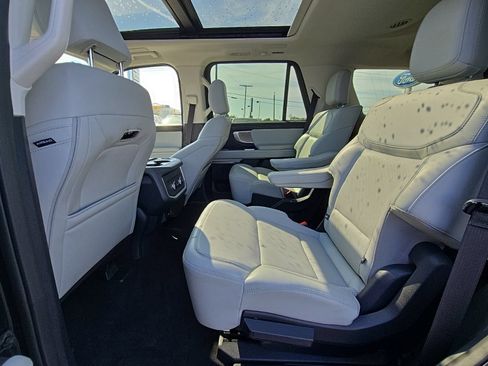 Used 2025 Ford Expedition Platinum w/ Driver's Package AWD/4WD image 37