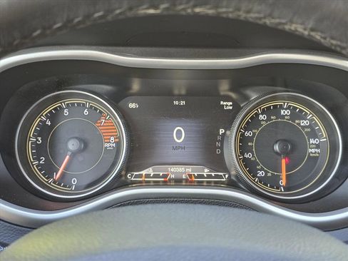 Used 2016 Jeep Cherokee Trailhawk w/ Comfort/Convenience Group AWD/4WD image 17