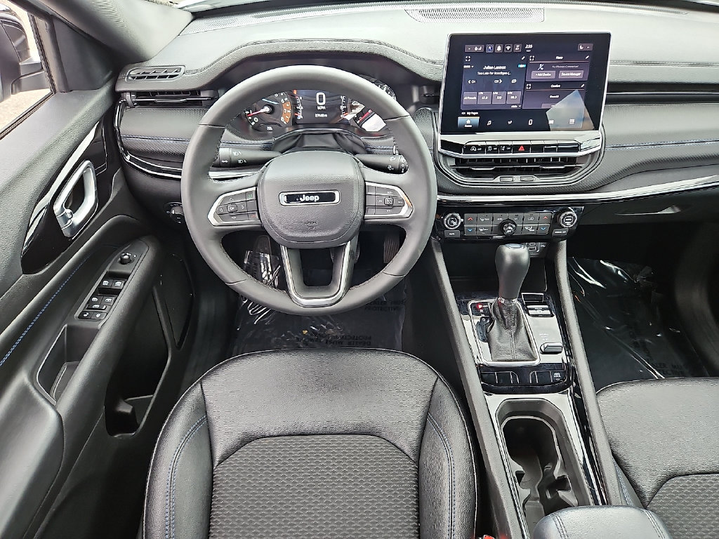 Used 2025 Jeep Compass Latitude w/ Convenience Group AWD/4WD image 11
