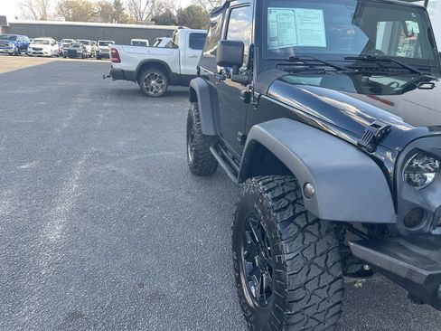 Used 2017 Jeep Wrangler Sport AWD/4WD image 2