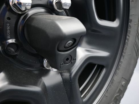 Used 2025 Jeep Wrangler Sport image 28