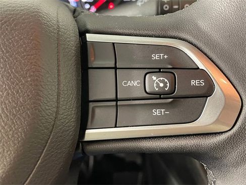 Used 2024 Jeep Compass Latitude image 11