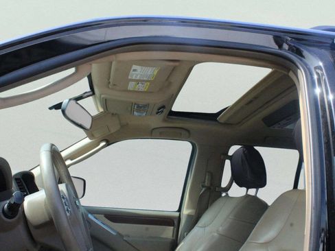 Used 2010 Nissan Pathfinder LE w/ Navigation Pkg image 7