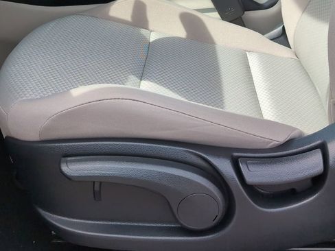Used 2025 Kia Soul LX w/ LX Technology Package FWD image 15
