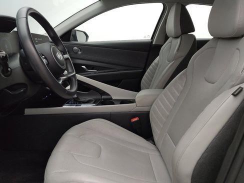 Used 2025 Hyundai Elantra Limited FWD image 17