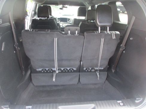Used 2026 Chrysler Pacifica Select FWD image 10