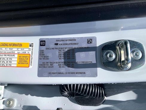 Used 2026 GMC Yukon Denali AWD/4WD image 9