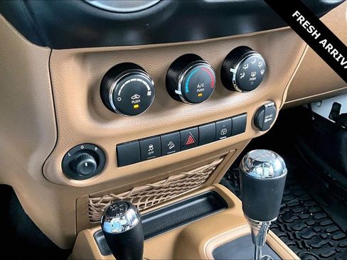 Used 2016 Jeep Wrangler Unlimited Sahara image 14