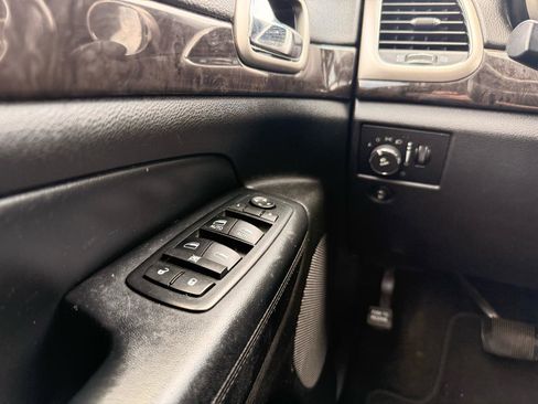Used 2012 Jeep Grand Cherokee Laredo RWD image 16