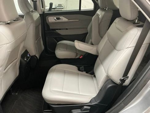 Used 2025 Ford Explorer Active w/ Active Comfort Package image 12
