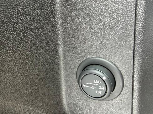 Used 2020 Chevrolet Equinox LT w/ Driver Convenience Package AWD/4WD image 13