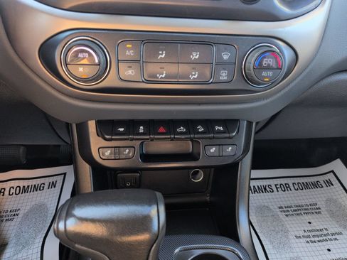 Used 2021 Chevrolet Colorado Z71 AWD/4WD image 18