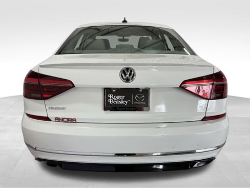Used 2018 Volkswagen Passat 2.0T R-Line w/ R-Line Lighting Package image 6