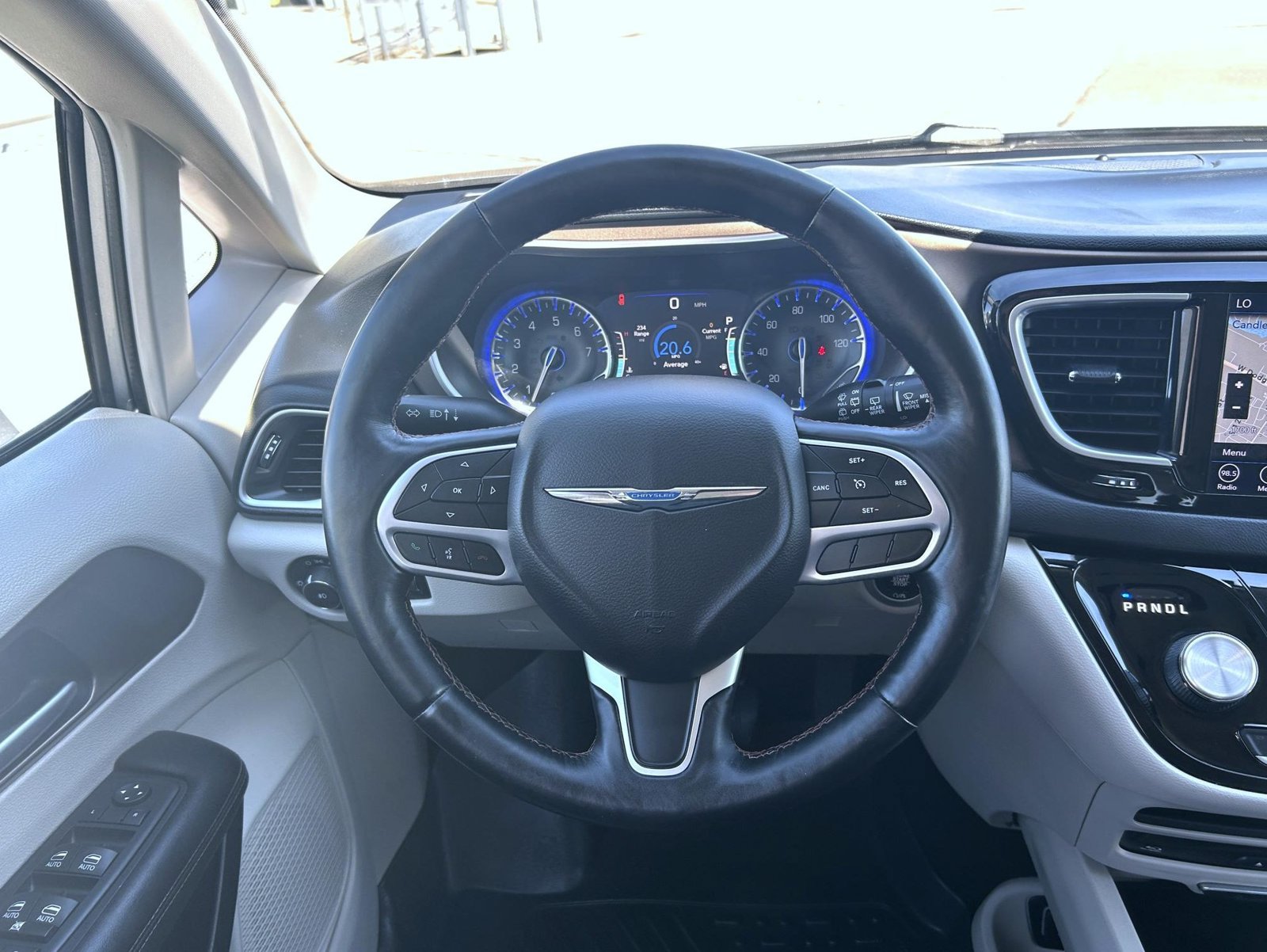 Used 2018 Chrysler Pacifica Touring-L Plus FWD image 12