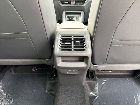 New 2026 Volkswagen Tiguan SE R-Line FWD image 23