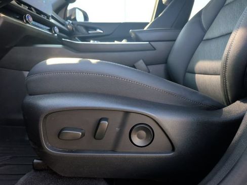 Used 2026 Chevrolet Equinox LT w/ Convenience Package II FWD image 12