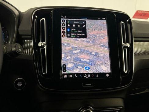 Used 2024 Volvo XC40 B5 Plus image 20