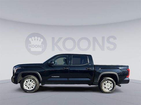 Used 2022 Toyota Tundra SR5 w/ SR5 Convenience Package image 2
