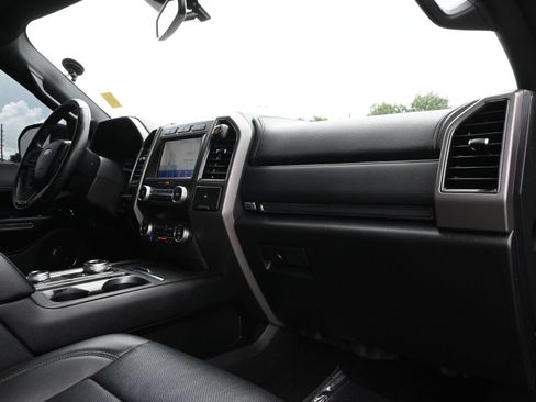 Used 2020 Ford Expedition XLT w/ Equipment Group 202A AWD/4WD image 26