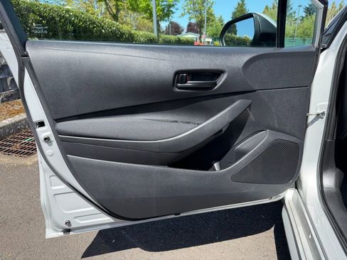 Used 2023 Toyota Corolla LE FWD image 11