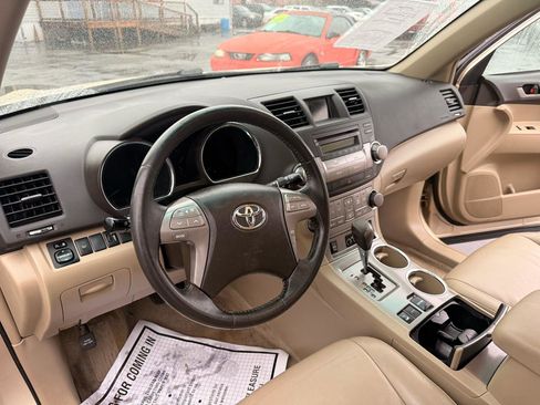 Used 2010 Toyota Highlander SE image 9