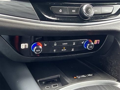 Certified 2023 Buick Enclave Essence image 21