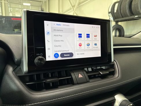 Used 2024 Toyota RAV4 XLE FWD image 10