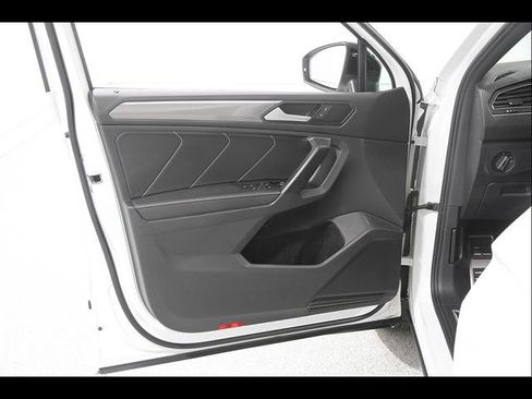 Certified 2023 Volkswagen Tiguan SE R-Line AWD/4WD image 4