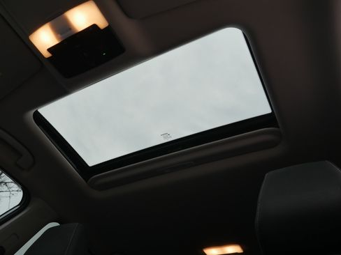 Certified 2024 Nissan Altima 2.5 SV w/ SV Premium Package image 12